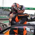 Freude nach dem Sieg am Lausitzring: Leyton Fourie und Tim Zimmermann
