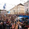 Beim Start der Central European Rally vor dem Präsidentenpalast in Prag werden Tausende von Zuschauern erwartet – so wie hier beim Start der Estland-Rallye