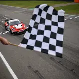 Leon Bauchmüller und Mads K. Ljungberg, die neuen Meister der Porsche Endurance Challenge Deutschland, werden abgewinkt (Foto: Porsche Sports Cup Deutschland)