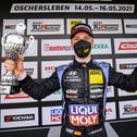 Großer Jubel bei Luca Engstler auf dem Podium der ADAC TCR Germany