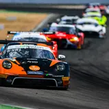 Tim Zimmermann und Jaxon Evans von Huber Racing führen die Meisterschaft im ADAC GT Masters an