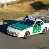 Besonderes Einsatzfahrzeug: Das Polizeimuseum Stuttgart stellt einen originalen Polizei Porsche 944 von 1988 am Stand des ADAC aus.
