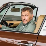 Tatort-Kommissar Richy Müller ist einem 911 Targa dabei (Bild: Porsche)