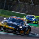 Mit Titelverteidiger Larry ten Voorde tritt der Porsche Sixt Carrera Cup Deutschland sechsmal bei der DTM an (Foto: Porsche)