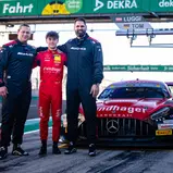 Tom Kalender (Mitte) nahm Markus Kuhn und Sebastian Vollmer mit über den Dekra Lausitzring 