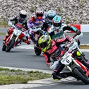 Sechs Fahrer aus dem MotoGP-Zirkus traten bei einem Spaßrennen auf E-Bikes an