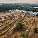 Tiefer Sand und harte Kanten fordern in Tensfeld die Kondition und das Fahrkönnen der Sportler