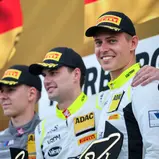 Denny Berndt und Lachlan Robinson (beide Mitte) führen die Tabelle an
