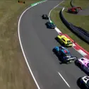 Die Race-Dohne fliegt dem Feld mit 200 km/h hinterher