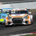 Max Hesse liefert sich in der ADAC TCR Germany noch einen spannenden Kampf um den Sieg in der Honda Rookie Challenge