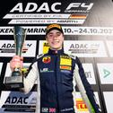 Luke Browning jubelt über seinen zweiten Saisonsieg