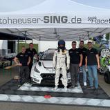 Das Team reist mit sechs Personen an die Rennstrecke