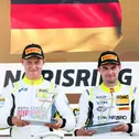 Jubel auf dem Podest: Denny Berndt (li.) und Lachlan Robinson holten drei Saisonsiege