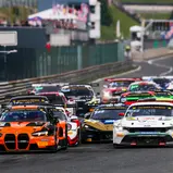 Am Start duellierten sich Fourie im BMW M4 GT3 Evo und Owega im Ford Mustang GT3