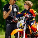 Die lizensierten Trainer erklären allen Teilnehmern die Bedienelemente an den Motorrädern