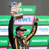 Große Freude bei Christian Engelhart auf dem DTM-Podium in Hockenheim