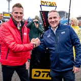 Stephan Stöcker (Head of Development und Motorsport bei Eibach) und ADAC Motorsportchef Thomas Voss (l-r)