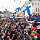 Die WRC-Stars starten in Prag umringt von Rally-Fans