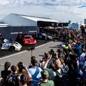 Viele Zuschauer bei der Präsentation des Porsche 911 GT3 R und des 911 Cup