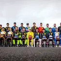 Die 20 DTM-Fahrer mit ADAC Motorsportchef Thomas Voss (rechts)