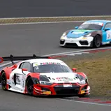 Julian Hanses (vorne) ist nun doppelter Champion im GTC Race. (Foto: GTC Race)