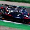 Aston Martin und Ferrari bereichern das attraktive Starterfeld