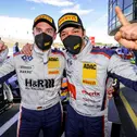 Neue Champions der ADAC GT4 Germany: Michael Schrey (li.) und Gabriele Piana