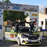 Rallye-Novize: Timo Scheider und Tobias Braun bei der Siegerehrung der ADAC Rallye Stemweder Berg