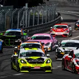 In Schwarz/Gelb: Der Porsche 718 Cayman GT4 von AVIA W&S Motorsport