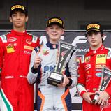 Das Podium des 18. Saisonrennens (v. l. n. r.): Ugo Ugochukwu, Taylor Barnard und Rafael Camara