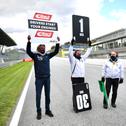 ADAC Sportpräsident Hermann Tomczyk (l.) gab das Start-your-engines-Signal für das 200. Rennen
