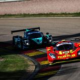 Sven Barth / Michael Lyons (vorne) feierten mit Rang vier das beste Resultat eines Ginetta im Prototype Cup Germany 2024, für Torsten Kratz / Danny Soufi (hinten) hingegen lief es nicht nach Wunsch