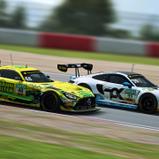 Drei Teilnehmer aus der Community starten gegen Profi-Rennfahrer und SimRacer
