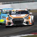 Max Hesse liefert sich in der ADAC TCR Germany noch einen spannenden Kampf um den Sieg in der Honda Rookie Challenge