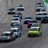 Alex Mohr führt das Feld des ADAC Tourenwagen Junior Cup an (Foto: ADAC Tourenwagen Junior Cup)