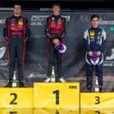 Julian Konrad (Mitte) feiert seinen ersten Sieg im ADAC Tourenwagen Junior Cup, er gewann vor Cedric Fuchs (links) und Maxim Felix Dacher (rechts). (Foto: ADAC Tourenwagen Junior Cup)