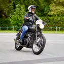 Prominenter Biker: Ralf Bauer nahm mit seiner Triumph Scrambler erstmals an der ADAC Oldtimer-Wanderung für Motorräder teil