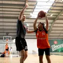 Basketball-Nationalspieler Jonas Richter von den NINERS Chemnitz im Duell mit Ayhancan Güven (l-r)