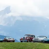 An ausgewählten Stationen können Oldtimer-Fans das „rollende Museum“ der ADAC Europa Classic 2025 hautnah erleben