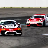 Zwei Porsche 718 Cayman GT4 von Razoon - more than Racing