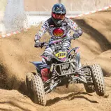 Manfred Zienecker brillierte beim Saisonstart der DMX Quad in Hänchen mit einem Doppelsieg