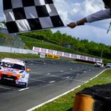 Luca Engstler fährt der Konkurrenz vom Start weg voraus 