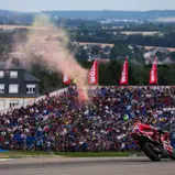 Heiße Motorrad-Action vor vollen Rängen beim Liqui Moly Motorrad Grand Prix Deutschland.