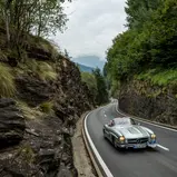Auf den Panoramastraßen der ADAC Europa Classic 2019 bahnen sich die Klassiker ihren Weg durch die Region um Schenna