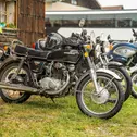 Das bunte Starterfeld aus sieben Jahrzehnten macht die ADAC Classic meets Traunsee 2025 auch für Zuschauer zu einem besonderen Erlebnis