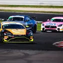 Platz drei und Tabellenführung für den Aston Martin von Sasse/Ortmann