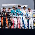 Das Podium: Alexander Fach, Alexander Schwarzer, Tim Zimmermann, Leyton Fourie, Salman Owega, Finn Wiebelhaus, Nico Hantke und Denis Bulatov (v.l.)