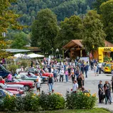 Warm-up auf der „Route 66“: Oldtimer-Fans nutzten die Gelegenheit das „rollende Museum“ der ADAC Europa Classic 2026 auf dem US-Car-Festival in Ruhpolding aus nächster Nähe zu erleben.