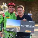 Für den Sieg in Wertungsprüfung 13 wurde Marijan Griebel von DRM-Serienkoordinator Timo Lewerenz mit der Pirelli Power Stage ausgezeichnet