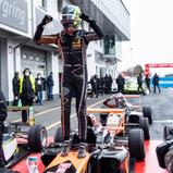 Bearman macht die Meisterschaft am Nürburgring perfekt